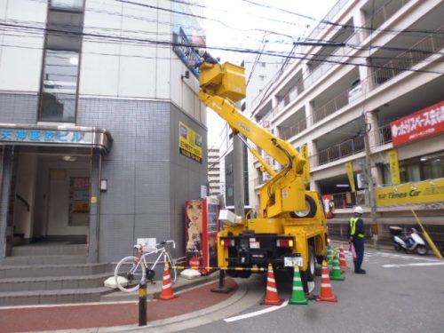 バケット車による施工中