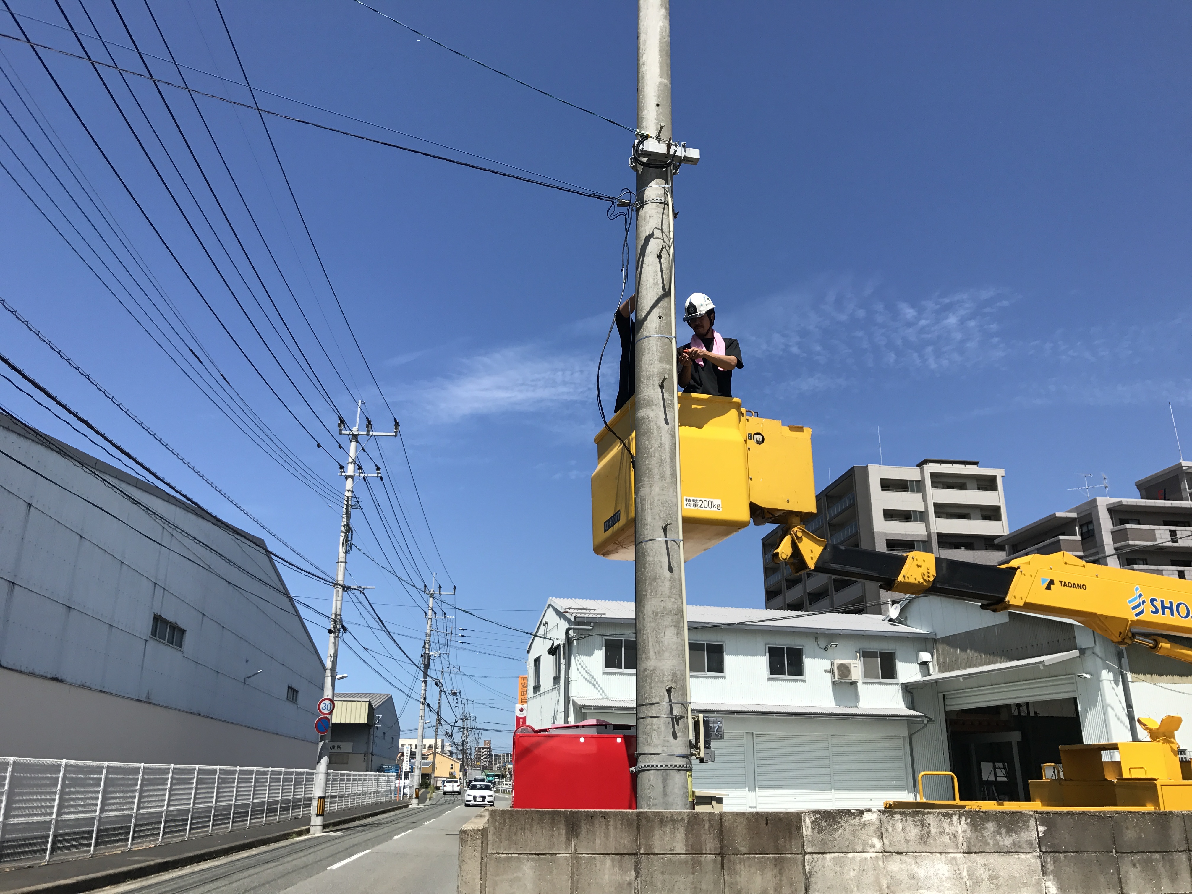 突出しサイン施工開始